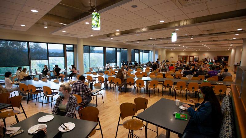 Students dining in Andrew Commons