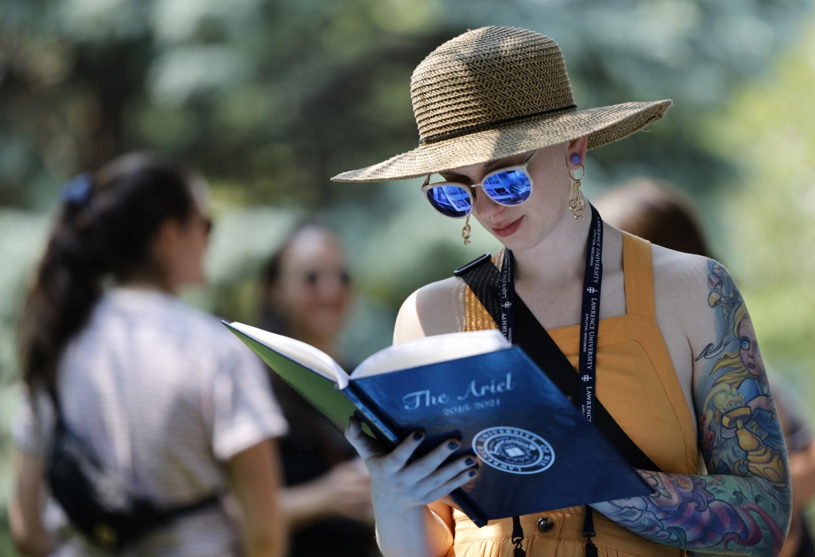 Alaina Leisten ’17 looks through The Ariel during Reunion.