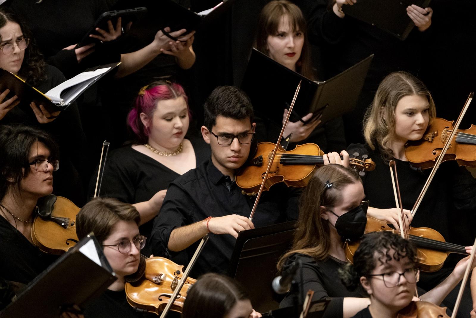 Tomas Aviles plays violin during the Major Works concert in Memorial Chapel in spring 2024.