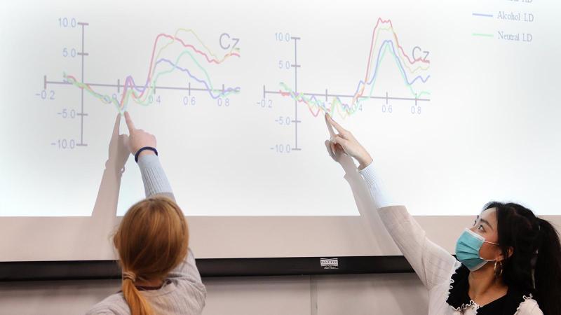 Students give a presentation during cognitive neuroscience class