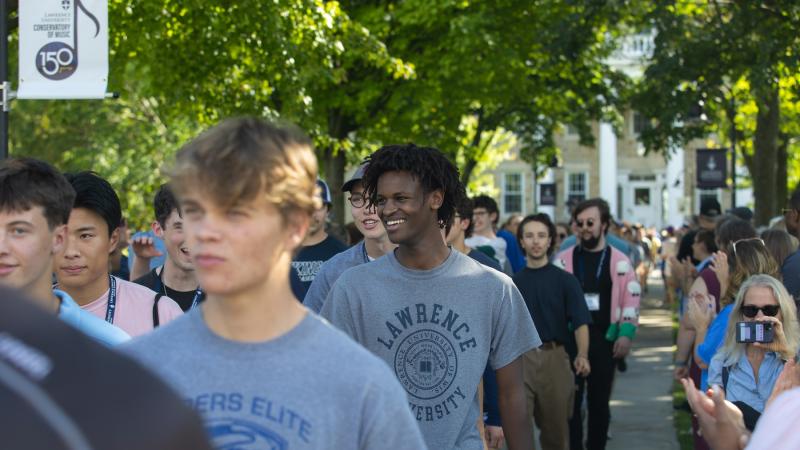 Students walk the sidewalks of Main Hall Green on the way to President's Welcome.