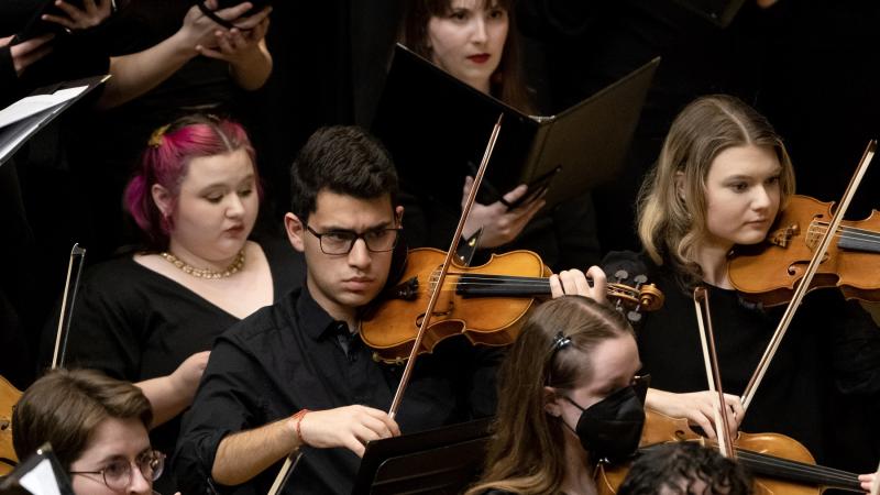 Tomas Aviles plays violin during the Major Works concert in Memorial Chapel in spring 2024.