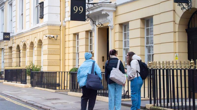 Lawrence students chat on the sidewalk outside London Centre in the Bloomsbury District..